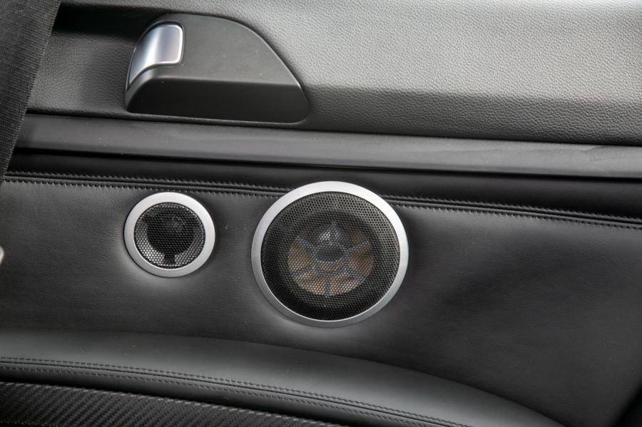 Детали интерьера BMW M3 Coupe (E93) 2011 года  (NA) (фото 73 из 80)